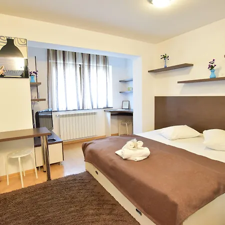 Decebal Aparthotel 3*