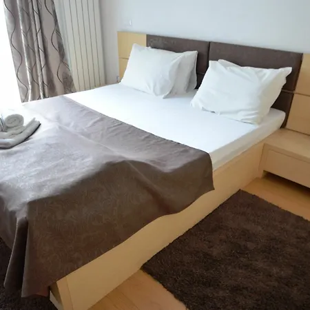Decebal Apart Otel Bükreş
