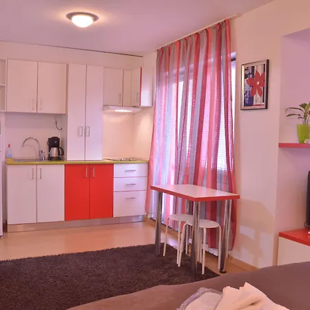 Decebal Aparthotel Boekarest